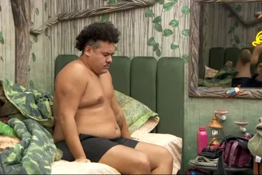 Imagem ilustrativa da imagem 'BBB 24': Boninho cumpre promessa e acorda brothers com música 'Infiel'