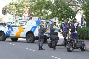 Imagem ilustrativa da imagem Blitz da polícia apreende motos elétricas em Vitória