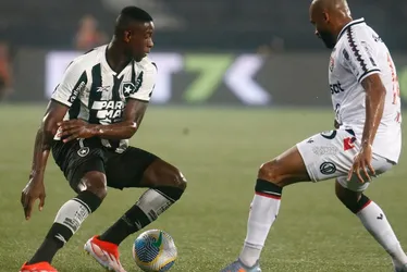 Imagem ilustrativa da imagem Botafogo bate o Vitória em casa e sai na frente na Copa do Brasil