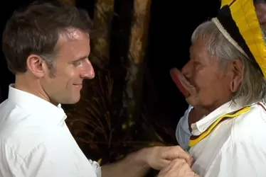Imagem ilustrativa da imagem Cacique Raoni recebe de Macron medalha de Legião da Honra