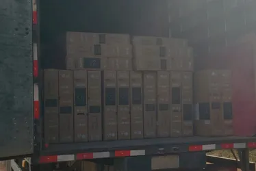 Imagem ilustrativa da imagem Caminhão com carga avaliada em R$ 1 milhão é roubado de empresa na Serra