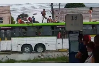 Imagem ilustrativa da imagem Campanha do Grande Recife combate "surf" e "amorcegamento" em ônibus