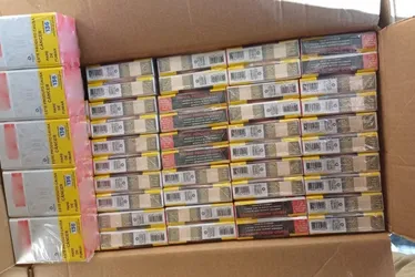 Imagem ilustrativa da imagem Carga de 196 mil cigarros sem nota fiscal é apreendida em blitz na BR-101 no ES