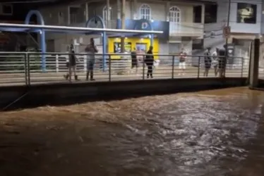 Imagem ilustrativa da imagem Casa de coordenador de Defesa Civil é invadida pela água durante forte chuva no ES
