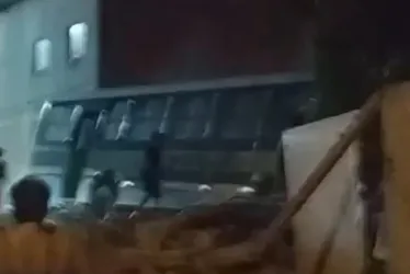 Imagem ilustrativa da imagem Casas são atingidas por ônibus escolar em São Mateus
