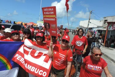 Imagem ilustrativa da imagem Centrais sindicais celebram o 1º de Maio em Brasília Teimosa, Zona Sul do Recife