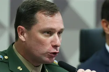 Imagem ilustrativa da imagem Cid corre risco de perder delação na PF após áudio com críticas a Moraes