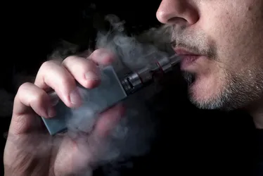 Imagem ilustrativa da imagem Cigarro eletrônico provoca até “buraco no pulmão”