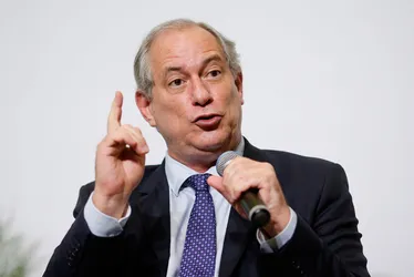 Imagem ilustrativa da imagem Ciro volta a atacar senadora petista e diz que ela é 'uma cortesã'