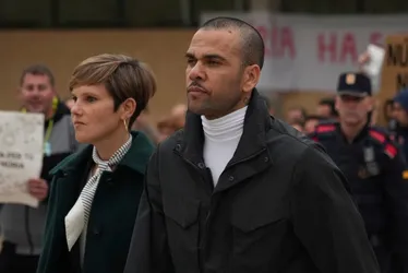 Imagem ilustrativa da imagem Condenado por estupro, Daniel Alves deixa prisão após fiança de R$ 5,5 milhões