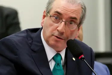 
          Imagem ilustrativa da imagem Cunha ganha beija-mão na festa de Pereira e vê Elmar fortalecido
          