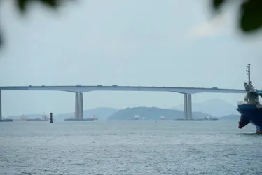 Imagem ilustrativa da imagem De sequestro a acidentes, relembre fatos da ponte Rio-Niterói, que completa 50 anos
