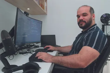 Imagem ilustrativa da imagem "Dor era tão forte que não dormia", diz programador sobre distúrbio muscular