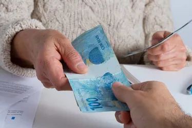 Imagem ilustrativa da imagem Doze mil aposentados pagam a mais por empréstimo