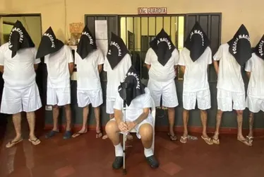 Imagem ilustrativa da imagem Em transferência recorde, Paraguai envia 25 presos do PCC e CV ao Brasil