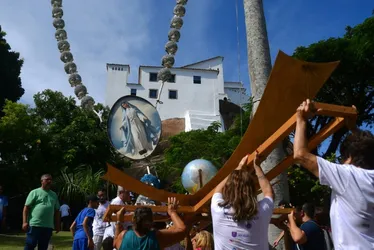 Imagem ilustrativa da imagem FOTOS | Veja o Terço Gigante instalado no Convento da Penha