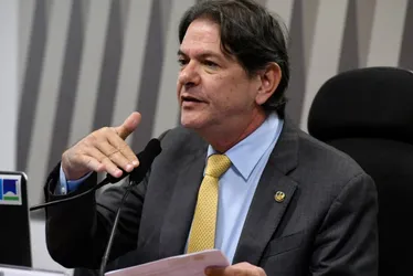 
          Imagem ilustrativa da imagem Fim da reeleição: crítica de Lula não surte efeito e PEC avança
          