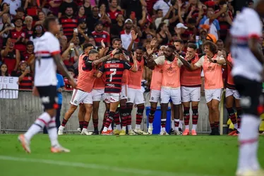 Imagem ilustrativa da imagem Flamengo vence São Paulo no Maracanã e assume liderança do Brasileiro