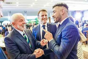 
          Imagem ilustrativa da imagem França recicla promessa, mas Amazônia não vê R$ 1
          