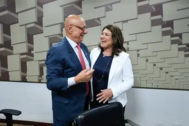 
          Imagem ilustrativa da imagem Frente critica Petrobras por pegar carona em pauta ambiental
          