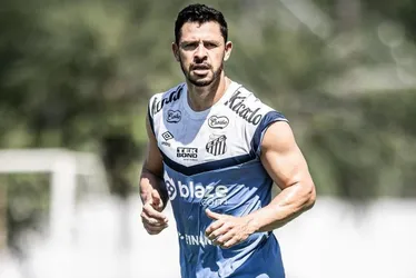 Imagem ilustrativa da imagem Giuliano, do Santos, defende a paralisação de jogos em meio à tragédia no RS