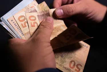 Imagem ilustrativa da imagem Governo antecipa pagamento do 13º para aposentados e pensionistas. Veja datas