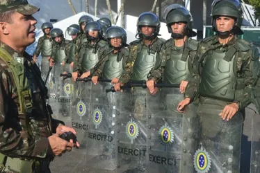 Imagem ilustrativa da imagem Governo avalia prorrogar ação das Forças Armadas em portos e aeroportos do Nordeste