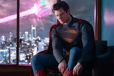 Imagem ilustrativa da imagem James Gunn revela primeira imagem de David Corenswet como Superman