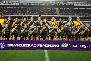 Imagem ilustrativa da imagem Jogadoras protestam contra volta de técnico acusado de assédio ao Santos