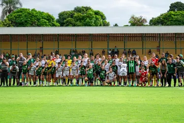 Imagem ilustrativa da imagem Jogadoras protestam contra volta de técnico acusado de assédio ao Santos