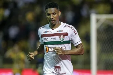 Imagem ilustrativa da imagem Lelê rompe ligamento do joelho e pode não jogar mais pelo Fluminense na temporada
