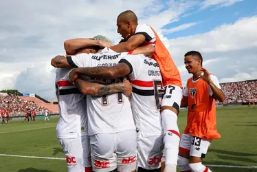 Imagem ilustrativa da imagem Lucas Moura evita vexame do São Paulo, que avança no Paulistão