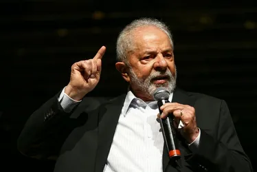 Imagem ilustrativa da imagem Lula critica uso da religião na política e diz que Bolsonaro se acovardou