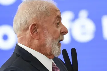 Imagem ilustrativa da imagem Lula diz que não quer criticar taxa de juros, mas que 'está difícil'