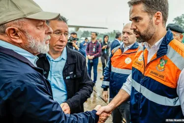 Imagem ilustrativa da imagem Lula garante recursos ao RS e anuncia lançamento de PAC voltado a encostas