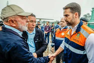Imagem ilustrativa da imagem Lula irá a Porto Alegre no domingo com 9 ministros, incluindo Haddad, diz Pimenta
