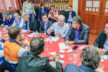Imagem ilustrativa da imagem Lula sinaliza ajuda a empresas, reconstrução de casas e de estradas do RS