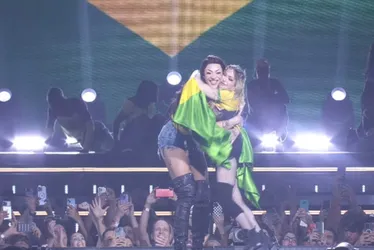 Imagem ilustrativa da imagem Madonna: Simulação de sexo, beijo gay e 1,6 milhão de pessoas assistindo show no RJ