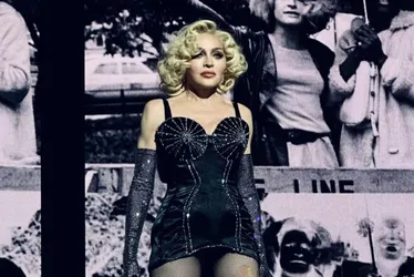Imagem ilustrativa da imagem Fã processa Madonna por conteúdo sexual em 'Celebration Tour', diz site