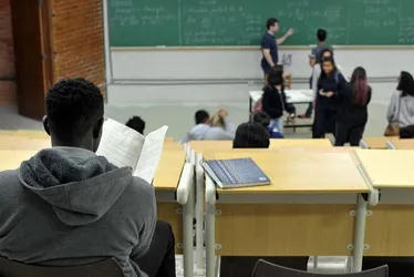 Imagem ilustrativa da imagem Mais de 31 mil estudantes do ES vão receber poupança de até R$ 9,2 mil