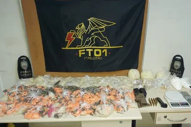 Imagem ilustrativa da imagem Mais de 3.700 pinos de cocaína são apreendidos pela PM em Vitória