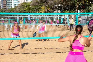 Imagem ilustrativa da imagem Mais de 400 atletas participam do Open de Beach Tennis em Vila Velha