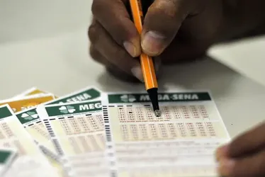 Imagem ilustrativa da imagem Mega-Sena acumula e prêmio vai a R$ 10,5 milhões