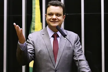 
          Imagem ilustrativa da imagem “Meta fiscal não é só de Haddad, é do governo e a bancada abraça”
          