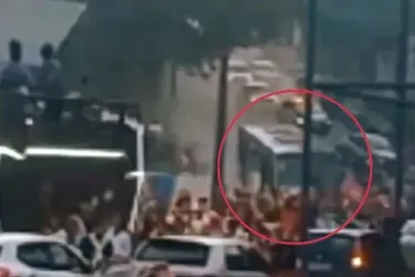 Imagem ilustrativa da imagem Micro-ônibus que atingiu mais de 30 pessoas em procissão estava regular