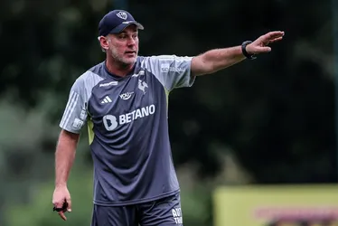 Imagem ilustrativa da imagem Milito tem nome no BID e monta Galo na final do Estadual com três zagueiros