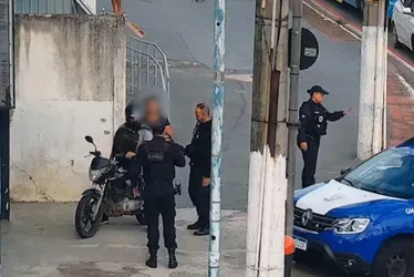 Imagem ilustrativa da imagem Motociclista é preso por estupro de vulnerável de duas crianças e uma adolescente