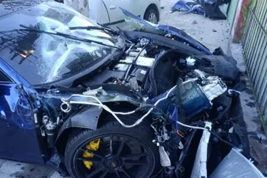 Imagem ilustrativa da imagem Motorista de Porsche de R$ 1 milhão bate em Sandero, mata um e foge em SP