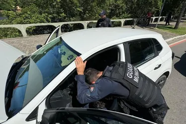 Imagem ilustrativa da imagem Motorista de aplicativo é detido com carro roubado em Vitória
