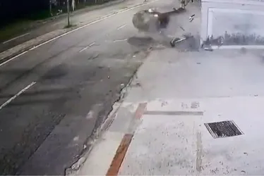 Imagem ilustrativa da imagem Motorista é autuado por duplo homicídio após acidente que matou jovens na Serra